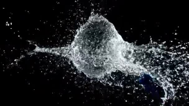 Bola Movimento Super Lento Explode Com Salpicos Água Imagens Fullhd — Vídeo de Stock