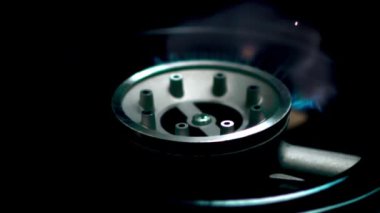 Süper yavaş çekim halkalı gaz yutucu. Yüksek kaliteli FullHD görüntüler