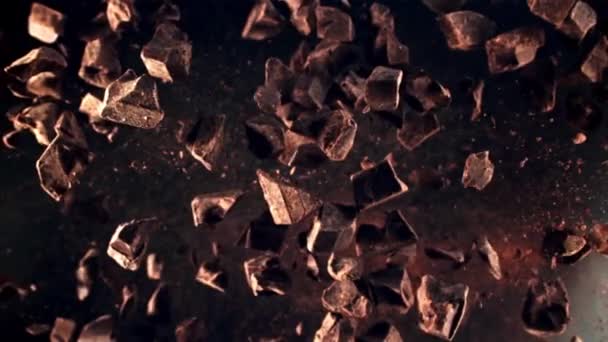 Süper Yavaş Çekimde Uçan Çikolata Parçaları Yüksek Kaliteli Fullhd Görüntüler — Stok video