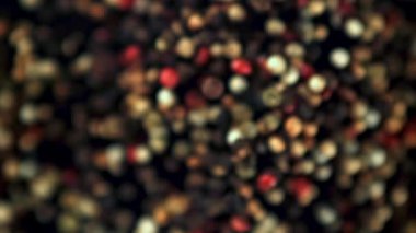 Süper yavaş çekimde karabiber düşüyor. Yüksek kaliteli FullHD görüntüler