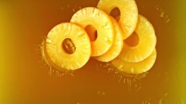 Süper yavaş çekim ananas suyu. Yüksek kaliteli FullHD görüntüler
