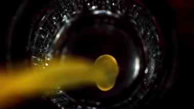 Süper yavaş çekim ananas suyu. Yüksek kaliteli FullHD görüntüler