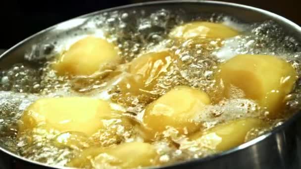 Super Slow Motion Aardappelen Kokend Water Hoge Kwaliteit Fullhd Beeldmateriaal — Stockvideo