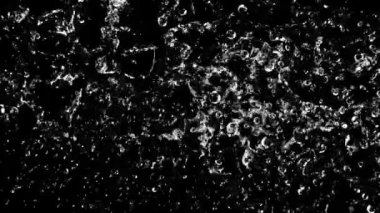 Süper yavaş çekimde su sıçrıyor. Yüksek kaliteli FullHD görüntüler