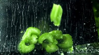 Süper yavaş çekimde taze kereviz. Yüksek kaliteli FullHD görüntüler