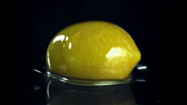 Süper yavaş çekimde taze zeytin. Yüksek kaliteli FullHD görüntüler