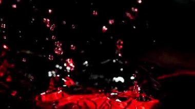 Süper yavaş çekimde kırmızı şarap. Yüksek kaliteli FullHD görüntüler