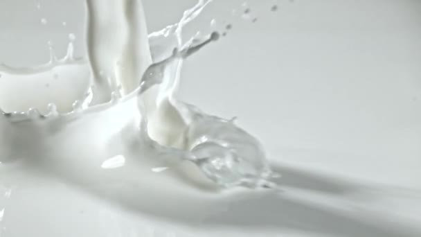 Super Slow Motion Verse Melk Hoge Kwaliteit Fullhd Beeldmateriaal — Stockvideo