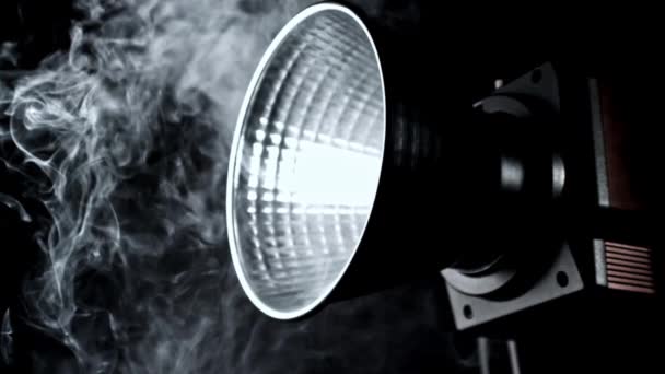 Super Spowolniony Dym Studiu Projektorem Oświetlenia Wysokiej Jakości Materiał Filmowy — Wideo stockowe