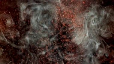 Süper yavaş çekimde öğütülmüş kahve. Yüksek kaliteli FullHD görüntüler