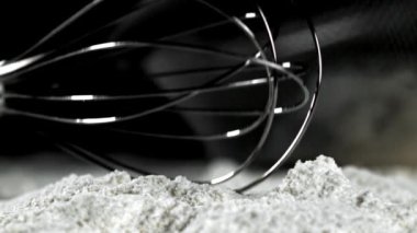 Süper ağır çekimde un. Yüksek kaliteli FullHD görüntüler