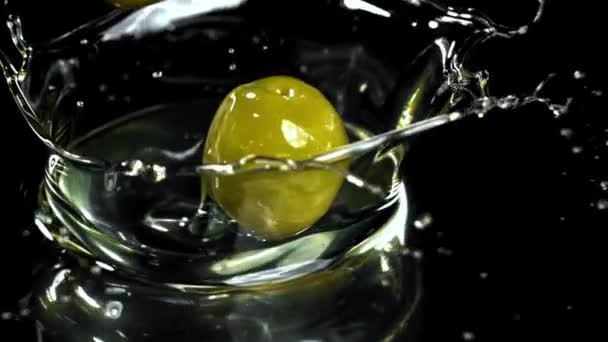 Super Zpomalený Film Čerstvé Olivy Vysoce Kvalitní Fullhd Záběry — Stock video