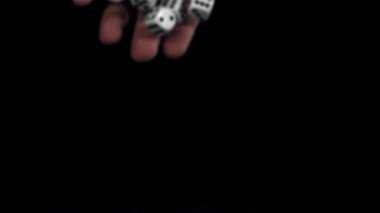 Zar, 1000 fps 'lik yüksek hızlı bir kamerayla çekildi. Yüksek kaliteli FullHD görüntüler