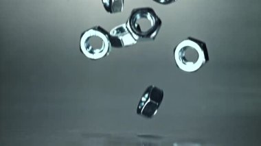 Taşaklar metal bir yüzeye düşer. 1000 fps 'de yüksek hızlı bir kamerayla çekildi. Yüksek kaliteli FullHD görüntüler