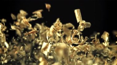 Talaş yukarı aşağı uçuyor. 1000 fps 'de yüksek hızlı bir kamerayla çekildi. Yüksek kaliteli FullHD görüntüler