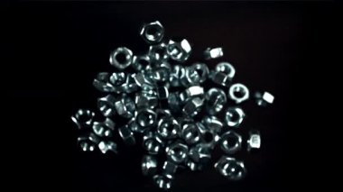 Yükselen fındıklar uçar ve düşer. 1000 fps 'de yüksek hızlı bir kamerayla çekildi. Yüksek kaliteli FullHD görüntüler