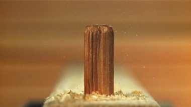 Çekiç ve tahta bağlayıcılar. 1000 fps 'de yüksek hızlı bir kamerayla çekildi. Yüksek kaliteli FullHD görüntüler