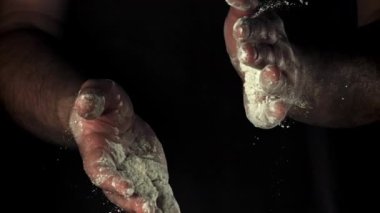 Şefin elleri un içinde kaldı. 1000 fps 'de yüksek hızlı bir kamerayla çekildi. Yüksek kaliteli FullHD görüntüler