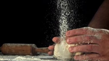 Hamur şefin elindedir. 1000 fps 'de yüksek hızlı bir kamerayla çekildi. Yüksek kaliteli FullHD görüntüler