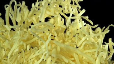 Rendelenmiş peynir yukarı aşağı uçar. 1000 fps 'de yüksek hızlı bir kamerayla çekildi. Yüksek kaliteli FullHD görüntüler