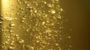 Hava kabarcıklı yeşil çay. 1000 fps 'de yüksek hızlı bir kamerayla çekildi. Yüksek kaliteli FullHD görüntüler