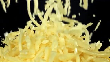 Rendelenmiş peynir yukarı aşağı uçar. 1000 fps 'de yüksek hızlı bir kamerayla çekildi. Yüksek kaliteli FullHD görüntüler