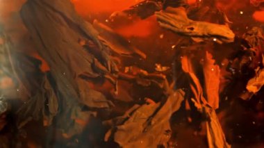 Kokulu siyah çay demlenir. 1000 fps 'de yüksek hızlı bir kamerayla çekildi. Yüksek kaliteli FullHD görüntüler