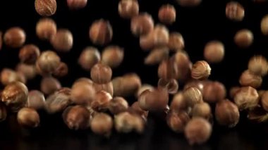 Kişniş masaya düşer. 1000 fps 'de yüksek hızlı bir kamerayla çekildi. Yüksek kaliteli FullHD görüntüler