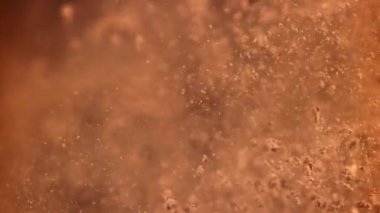 Kakao tozu düşer. 1000 fps 'de yüksek hızlı bir kamerayla çekildi. Yüksek kaliteli FullHD görüntüler