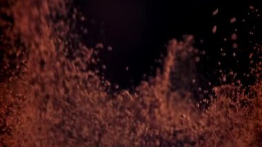 Kakao tozu yukarı aşağı uçuyor. 1000 fps 'de yüksek hızlı bir kamerayla çekildi. Yüksek kaliteli FullHD görüntüler