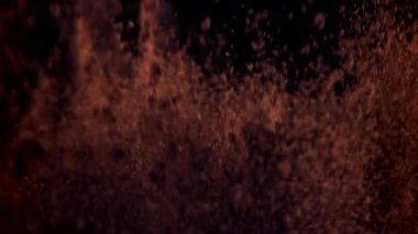 Kakao tozu yukarı aşağı uçuyor. 1000 fps 'de yüksek hızlı bir kamerayla çekildi. Yüksek kaliteli FullHD görüntüler