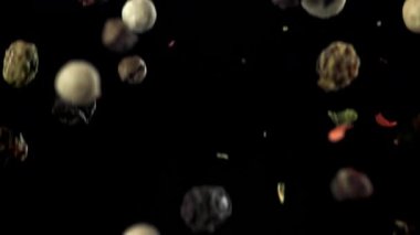 Biberler düşer. 1000 fps 'de yüksek hızlı bir kamerayla çekildi. Yüksek kaliteli FullHD görüntüler