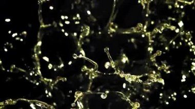 Bir damla zeytinyağı damlatıyor. 1000 fps 'de yüksek hızlı bir kamerayla çekildi. Yüksek kaliteli FullHD görüntüler