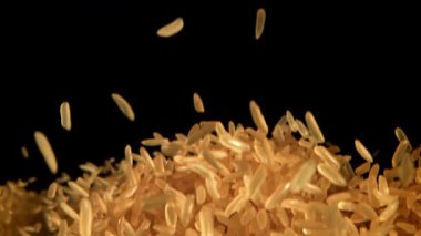 Pirinç yukarı uçar ve aşağı düşer. 1000 fps 'de yüksek hızlı bir kamerayla çekildi. Yüksek kaliteli FullHD görüntüler