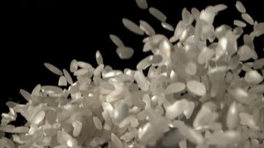 Pirinç yukarı uçar ve aşağı düşer. 1000 fps 'de yüksek hızlı bir kamerayla çekildi. Yüksek kaliteli FullHD görüntüler