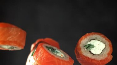 Japonlar yukarı aşağı uçar. 1000 fps 'de yüksek hızlı bir kamerayla çekildi. Yüksek kaliteli FullHD görüntüler