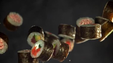 Geleneksel Japon dürümleri sebzeli ve balıklı. 1000 fps 'de yüksek hızlı bir kamerayla çekildi. Yüksek kaliteli FullHD görüntüler