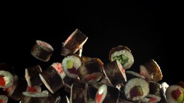 Geleneksel Japon dürümleri sebzeli ve balıklı. 1000 fps 'de yüksek hızlı bir kamerayla çekildi. Yüksek kaliteli FullHD görüntüler