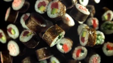 Geleneksel Japon dürümleri sebzeli ve balıklı. 1000 fps 'de yüksek hızlı bir kamerayla çekildi. Yüksek kaliteli FullHD görüntüler