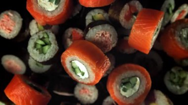 Geleneksel Japon dürümleri sebzeli ve balıklı. 1000 fps 'de yüksek hızlı bir kamerayla çekildi. Yüksek kaliteli FullHD görüntüler