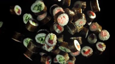 Geleneksel Japon dürümleri sebzeli ve balıklı. 1000 fps 'de yüksek hızlı bir kamerayla çekildi. Yüksek kaliteli FullHD görüntüler