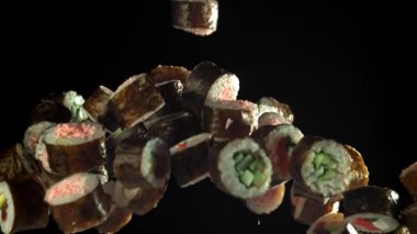 Geleneksel Japon dürümleri sebzeli ve balıklı. 1000 fps 'de yüksek hızlı bir kamerayla çekildi. Yüksek kaliteli FullHD görüntüler