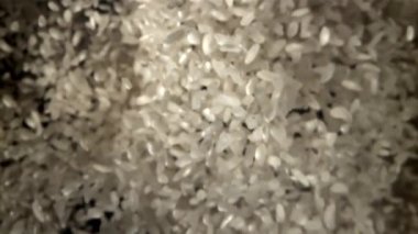 Pirinç yukarı uçar ve aşağı düşer. 1000 fps 'de yüksek hızlı bir kamerayla çekildi. Yüksek kaliteli FullHD görüntüler