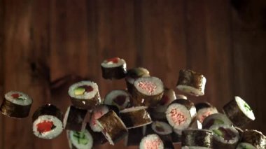 Geleneksel Japon dürümleri sebzeli ve balıklı. 1000 fps 'de yüksek hızlı bir kamerayla çekildi. Yüksek kaliteli FullHD görüntüler