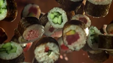 Geleneksel Japon dürümleri sebzeli ve balıklı. 1000 fps 'de yüksek hızlı bir kamerayla çekildi. Yüksek kaliteli FullHD görüntüler