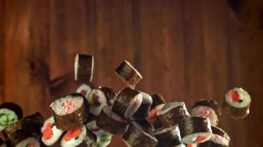 Geleneksel Japon dürümleri sebzeli ve balıklı. 1000 fps 'de yüksek hızlı bir kamerayla çekildi. Yüksek kaliteli FullHD görüntüler