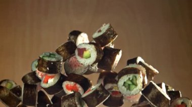 Geleneksel Japon dürümleri sebzeli ve balıklı. 1000 fps 'de yüksek hızlı bir kamerayla çekildi. Yüksek kaliteli FullHD görüntüler