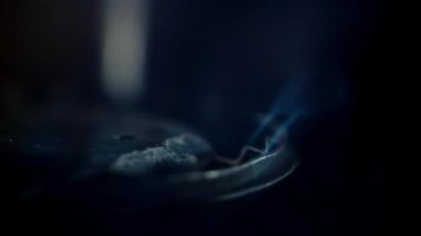 Mutfak ocağında gaz yanıkları. 1000 fps 'de yüksek hızlı bir kamerayla çekildi. Yüksek kaliteli FullHD görüntüler