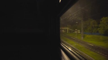 Akşam treninin penceresinden. Yüksek kalite 4k görüntü