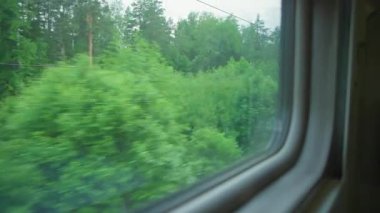 Hareket halindeki bir trenin penceresi. Yüksek kalite 4k görüntü